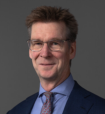 Peter L.S. Currie Headshot