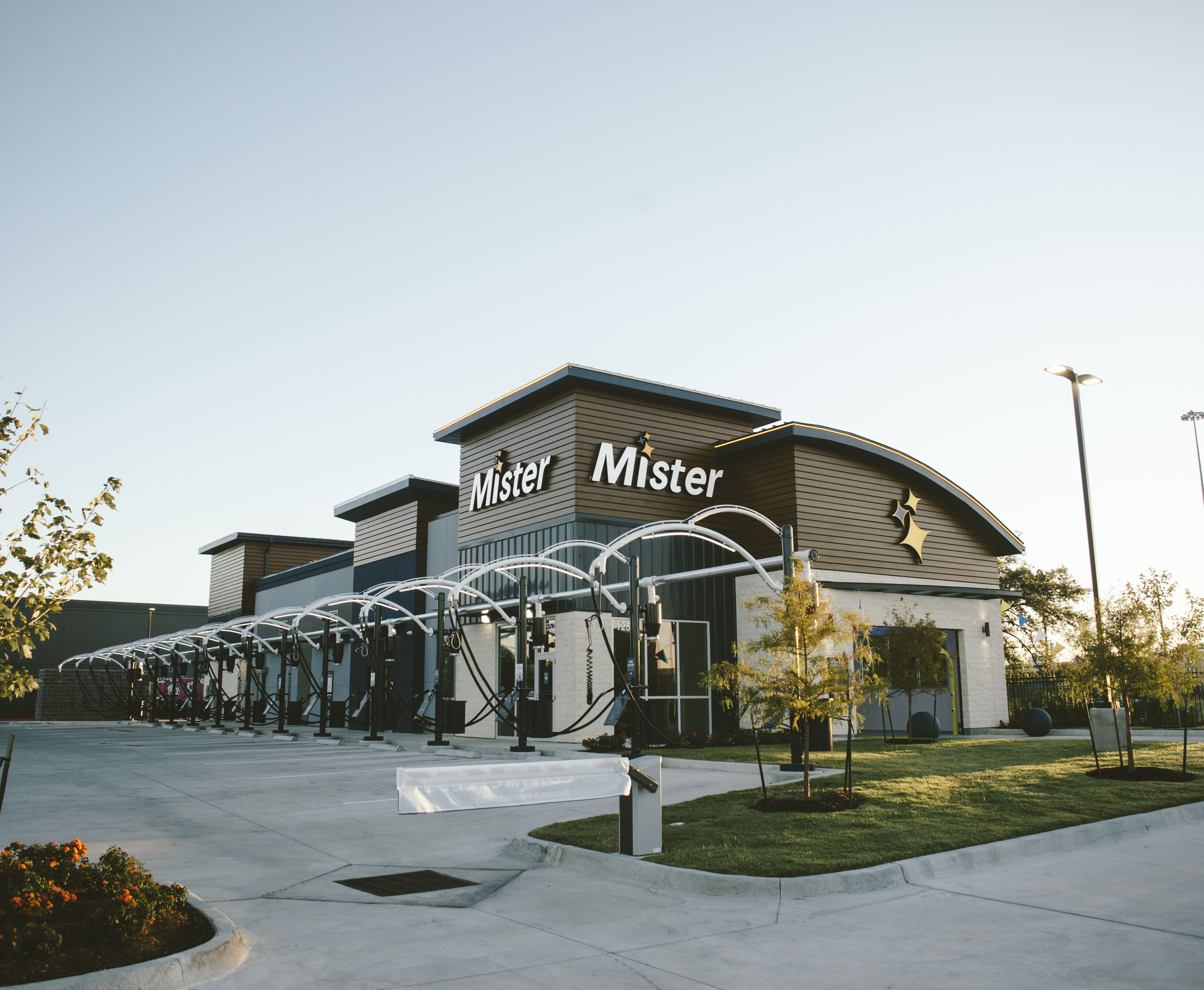 Investor Relations Mister Car Wash (MCW)