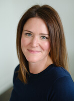 Lindsay Llewellyn Headshot