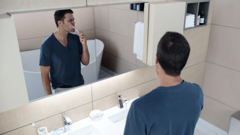 Intel’s 360 replay technology offers a glimpse of Tom Brady’s morning routine in Intel’s “Brady Everyday” Super Bowl commercial. Intel’s 360 technology will be showcased in the Super Bowl game broadcast. (CREDIT: Intel Corporation)