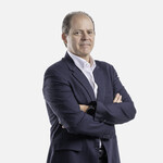 Mauricio Alvarez Headshot