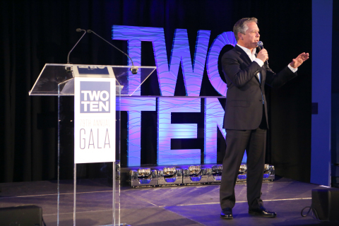 Skechers president Michael Greenberg accepts the T. Kenyon Holly Humanitarian Award at 79th Annual Two Ten Gala in New York. Photo by Natural Expressions.