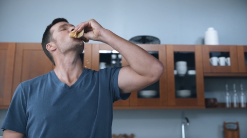 Intel’s 360 replay technology offers a glimpse of Tom Brady’s morning routine in Intel’s “Brady Everyday” Super Bowl commercial. Intel’s 360 technology will be showcased in the Super Bowl game broadcast. (CREDIT: Intel Corporation)