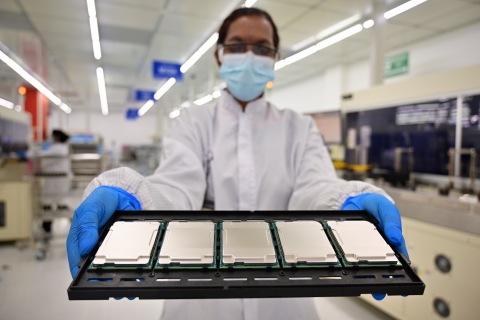 Intel manufacturing technicians in Kulim, Malaysia, display 3rd Gen Intel Xeon Scalable processors during their production cycle. Intel introduces the 3rd Gen Intel Xeon Scalable processors (code-named 