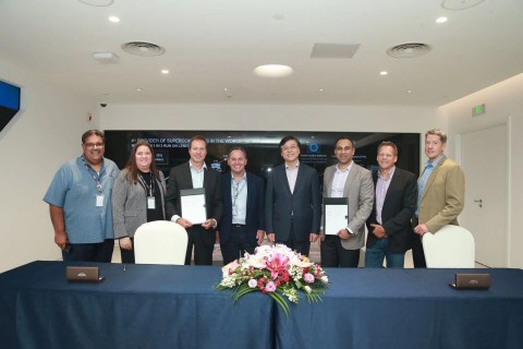 Intel and Lenovo executives meet in Beijing, China to sign multiyear global collaboration agreement. (Credit: Intel Corporation)
