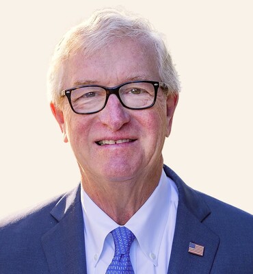 Headshot of Stephen P. Holmes.