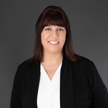 Wendy Schmittzeh Headshot