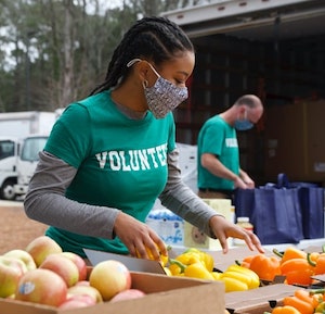 volunteer packing up food