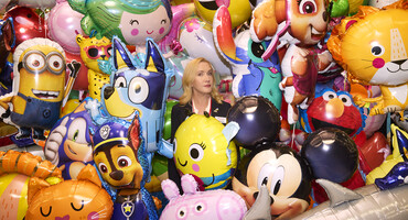 Thumbnail: Angela Kinsey's Tips for Throwing the Ultimate Halloween Party