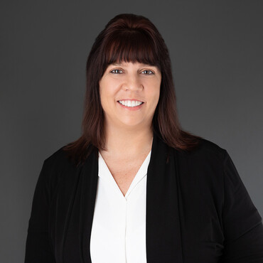 Wendy Schmittzeh Headshot