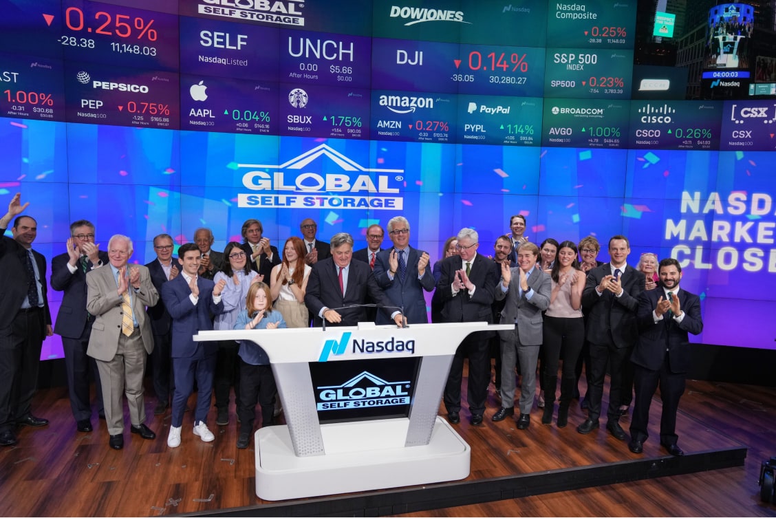People celebrating the Nasdaq closing bell ceremony