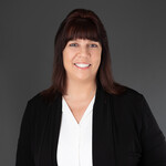 Wendy Schmittzeh Headshot