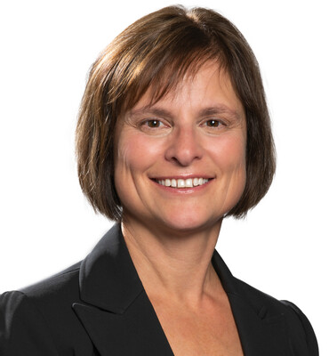 Julia MacDonough Headshot