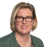 Jennifer Santos Headshot