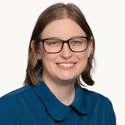 Victoria Valledor headshot