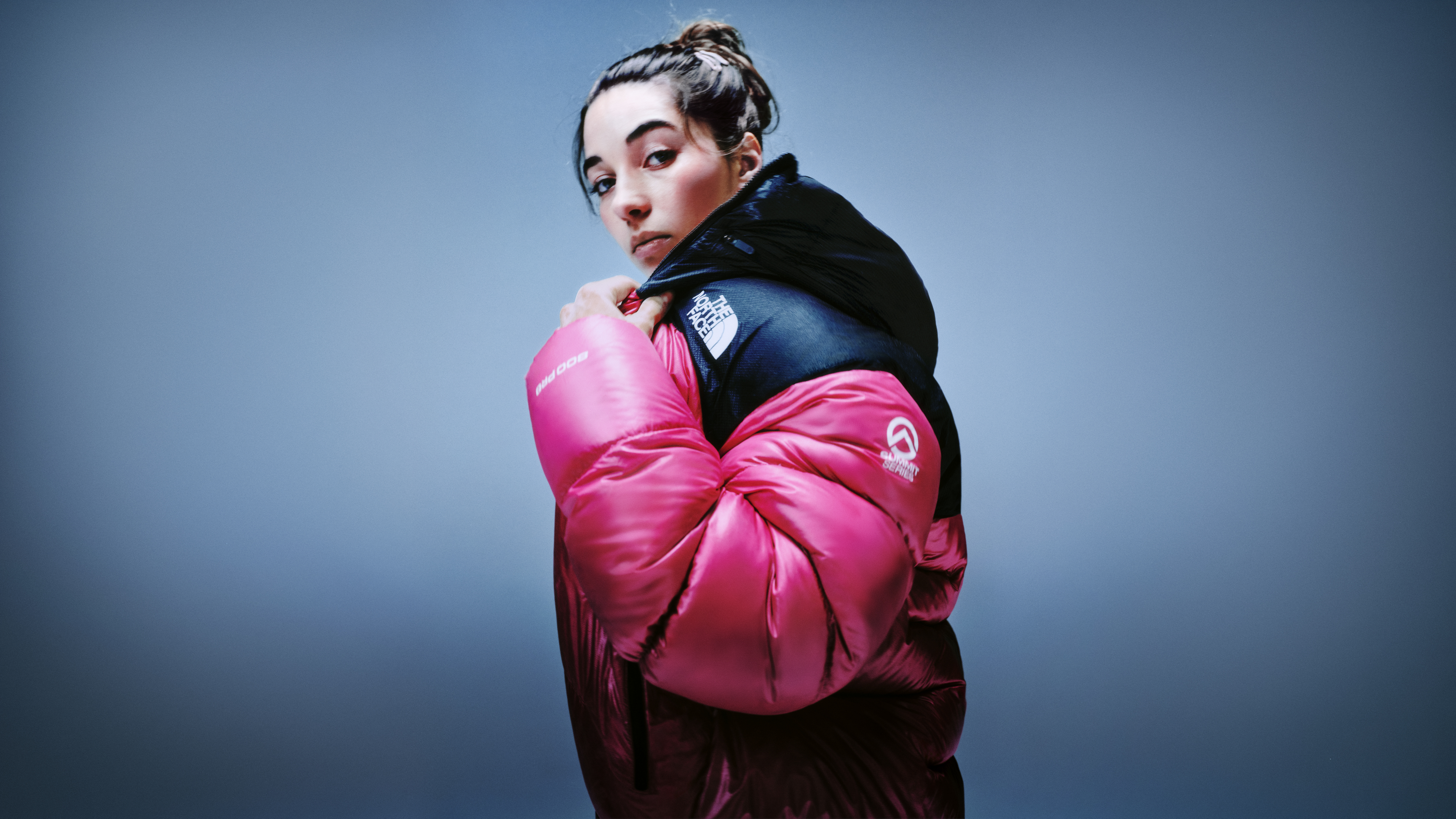 TNF_FW26_EVER_ICONS_Nuptse_Summit_OnBody_Brooke_Primary_BMarion_793.jpg