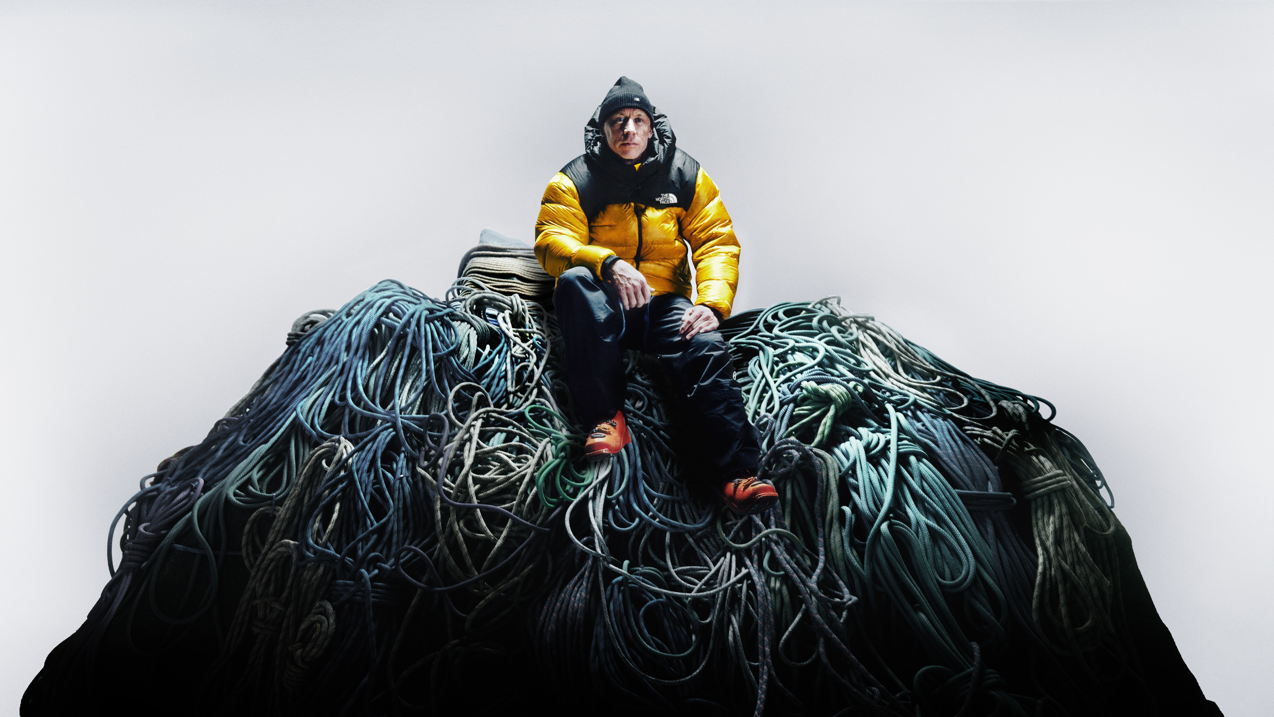 TNF_FW26_EVER_ICONS_Nuptse_Summit_OnBody_Jim_Hero_BMarion_1356.jpg