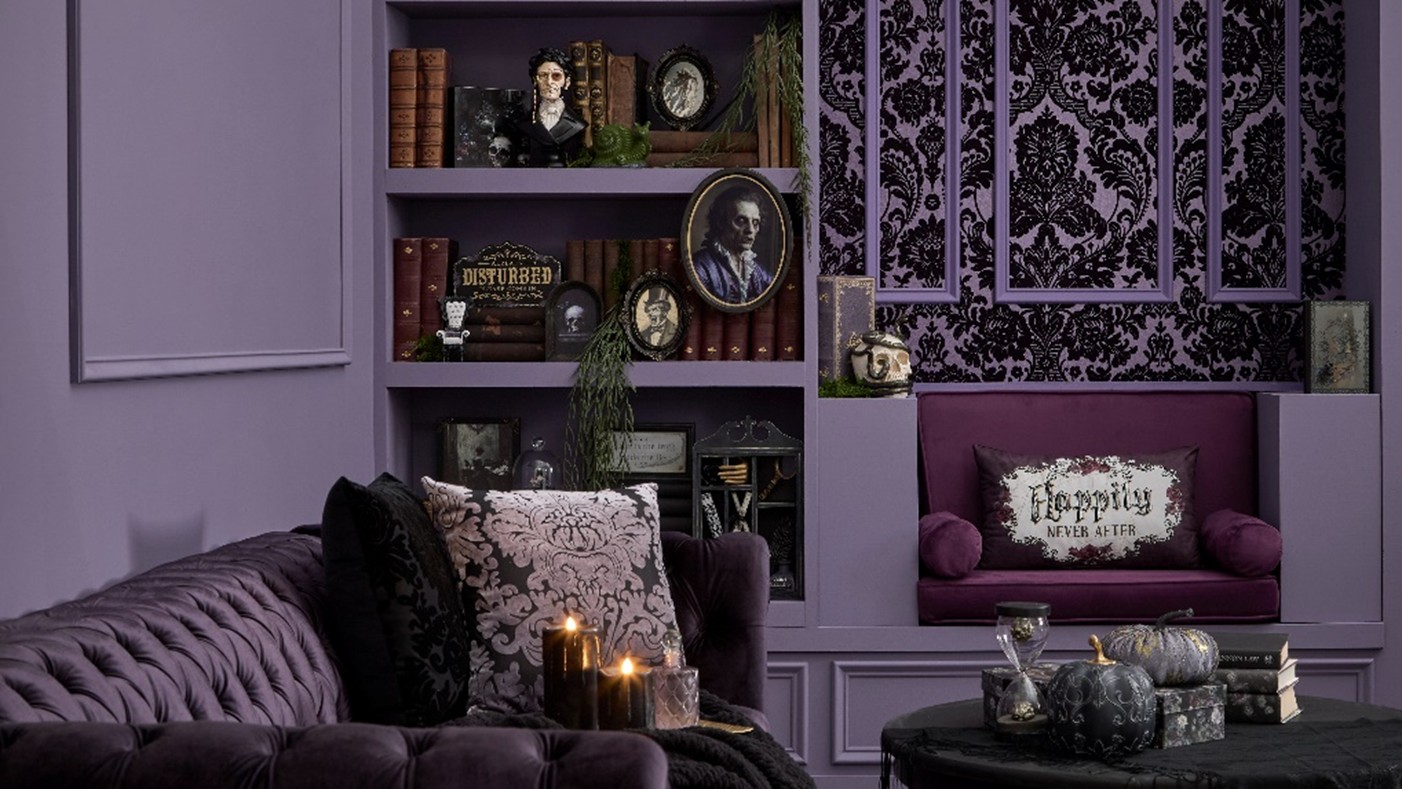 Dead Regency décor