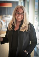 Jennifer Douglass Headshot