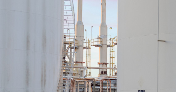 Downstream: from refinery to market