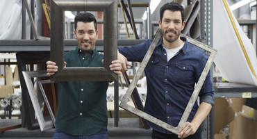 Thumbnail: Michaels Collaborates with Jonathan and Drew Scott on Their First Ever Custom Framing Program