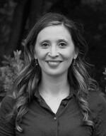 Laura Holewa Headshot