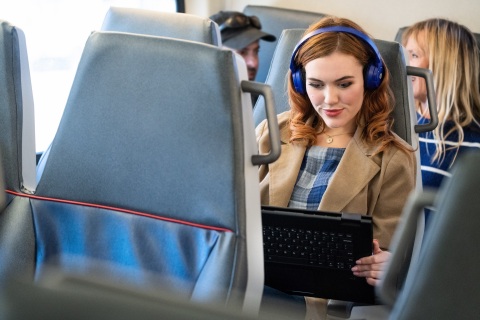 Devices with the new 8th Gen Intel Core U-series processor can support Dolby Vision HDR and Dolby Atmos immersive audio. Together, the fusion of Dolby Vision and Dolby Atmos transform PCs into entertainment powerhouses. (Credit: Intel Corporation)