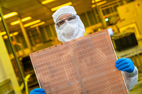 Intel Unveils Industry-Leading Glass Substrates to Meet Demand for More Powerful Compute