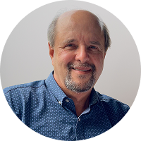 Helio Diniz Headshot