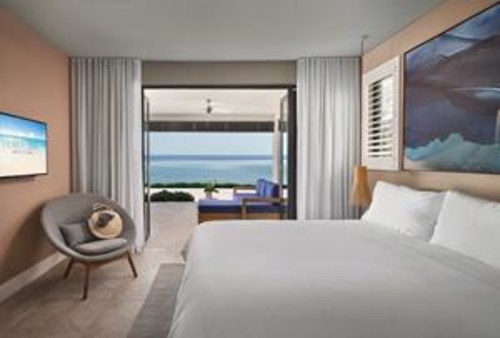 Norwegian Cruise Line Holdings Ltd. Celebrates the 96th Annual New York Stock Exchange Tree Lighting With Virtual Reality Showcase and Cruise Giveaways