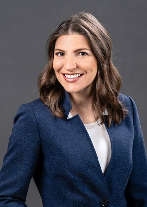 Robin Fielder Headshot