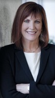Kathy Lauer Headshot